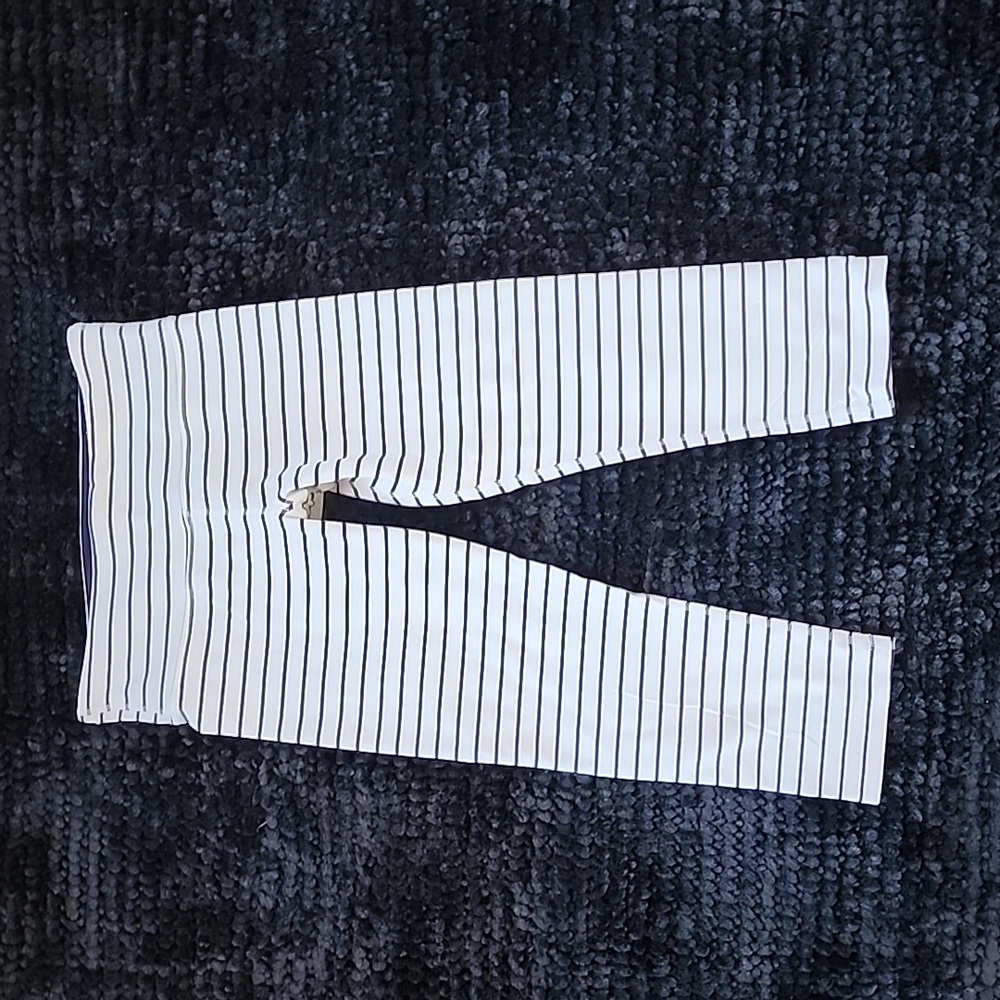 ❤️SOLD❤️ Lululemon Quiet Stripe Leggings Crop Pants 6